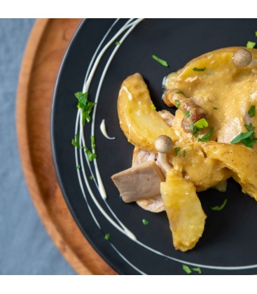 Solomillo de cerdo en salsa de boletus con patatas gajo