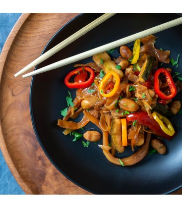 Wok de verduras con soja y cacahuetes