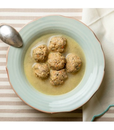 Caldo de puchero con albóndigas