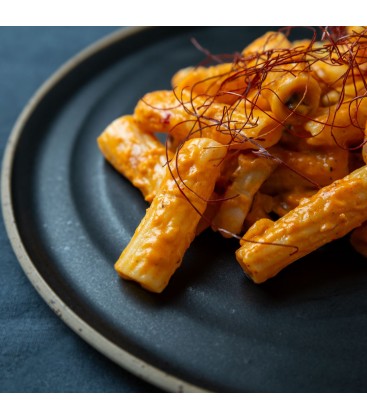 Rigatoni con salsa de gambas al ajillo