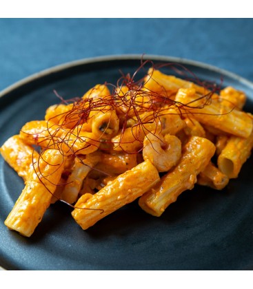 Rigatoni con salsa de gambas al ajillo