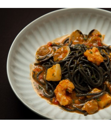 Espaguetis de sepia con frutos del mar