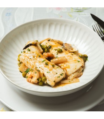 Merluza en salsa con almejas y gambas