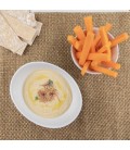 Hummus clásico con bastones de zanahoria